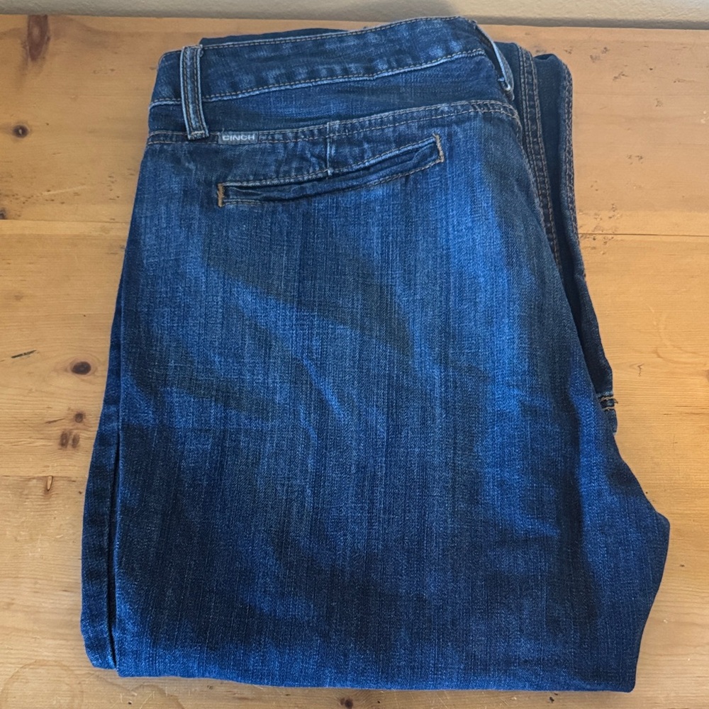 Cinch women’s denim blue jeans. Style: Lyden